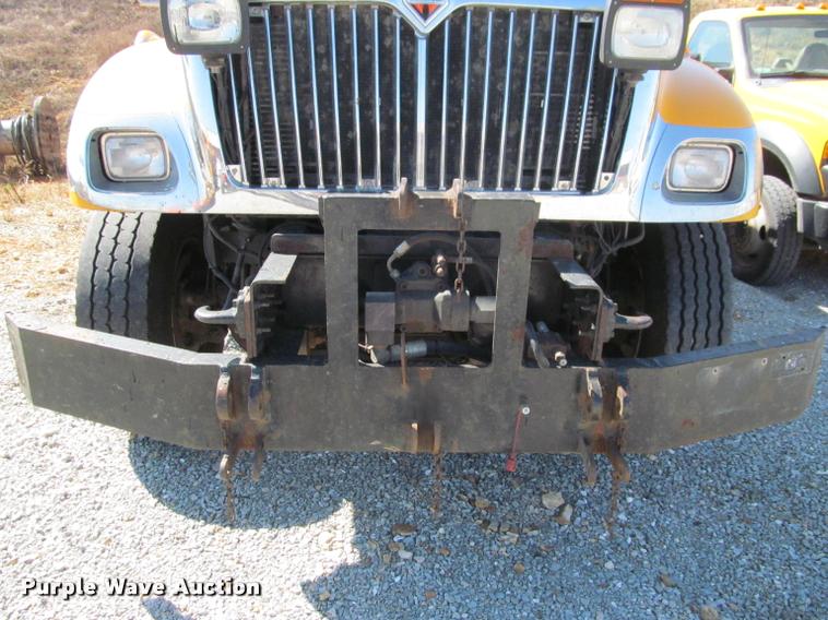 image for item K4971 2002 International 7400 dump truck