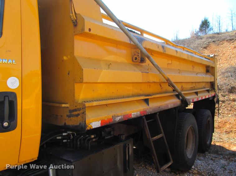 image for item K4971 2002 International 7400 dump truck