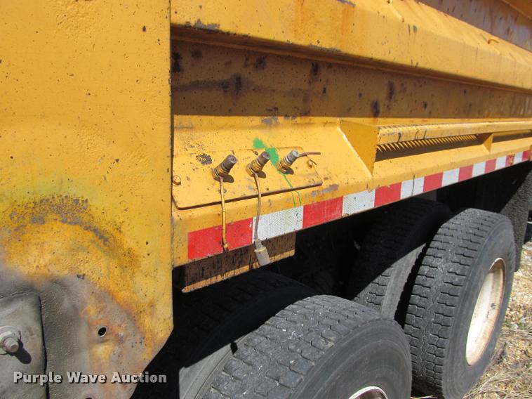 image for item K4971 2002 International 7400 dump truck