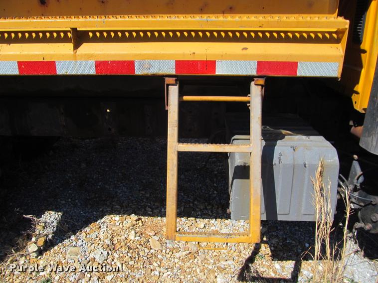 image for item K4971 2002 International 7400 dump truck