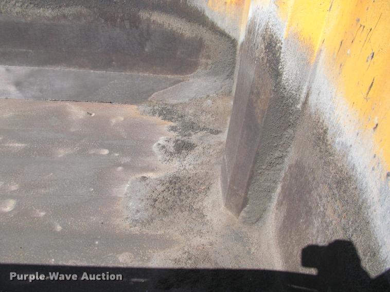 image for item K4971 2002 International 7400 dump truck