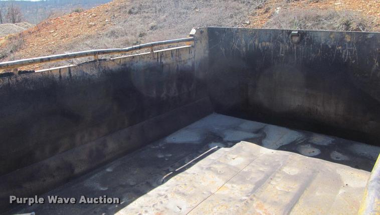 image for item K4971 2002 International 7400 dump truck