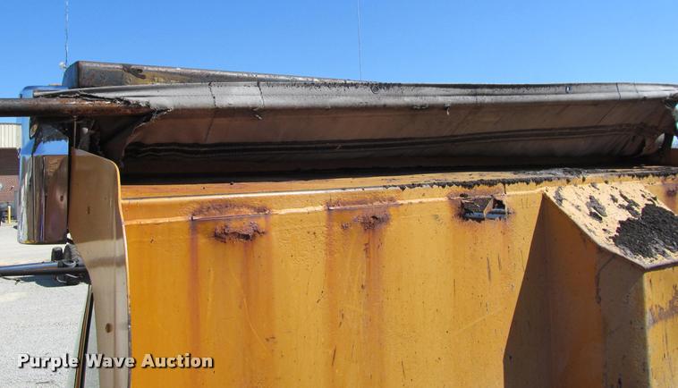 image for item K4971 2002 International 7400 dump truck