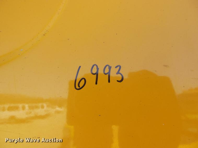 image for item K4971 2002 International 7400 dump truck