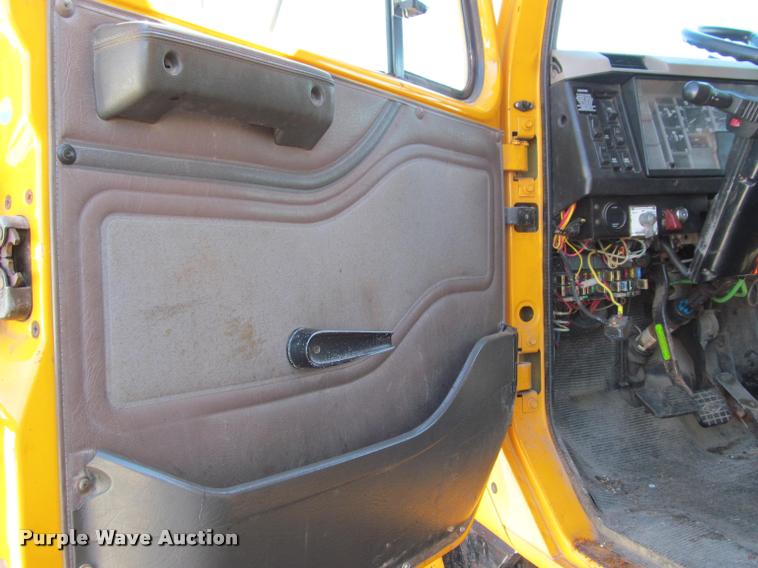 image for item K4974 2002 International F2554 dump truck