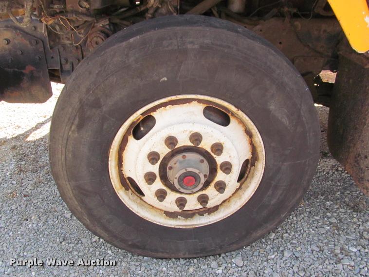 image for item K4974 2002 International F2554 dump truck