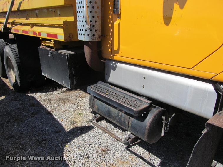 image for item K4974 2002 International F2554 dump truck