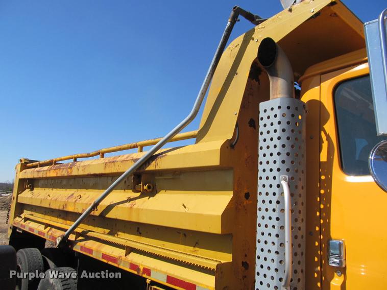 image for item K4974 2002 International F2554 dump truck