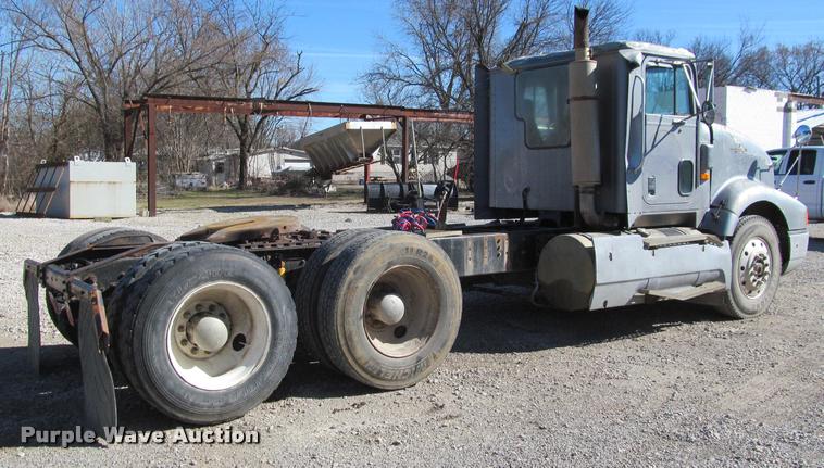 image for item K4995 1991 International 9400 semi truck