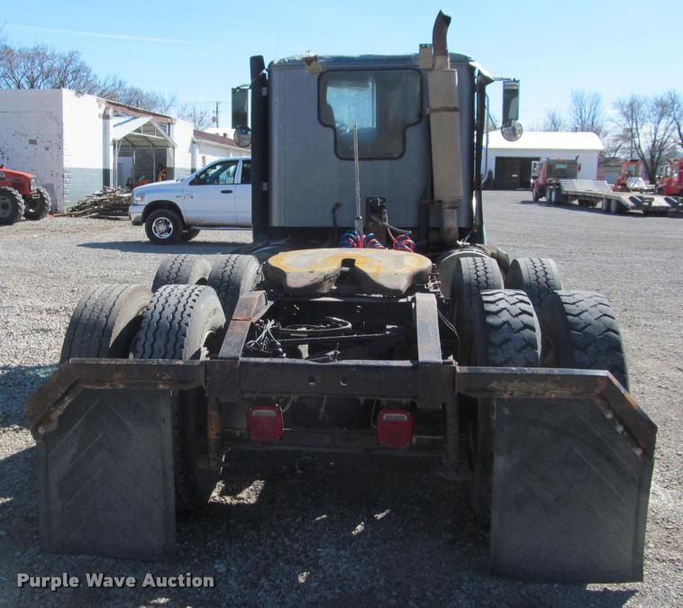 image for item K4995 1991 International 9400 semi truck