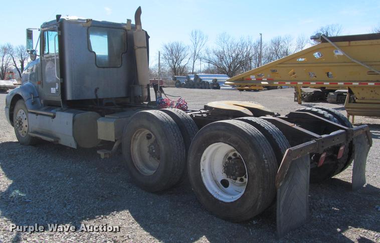 image for item K4995 1991 International 9400 semi truck