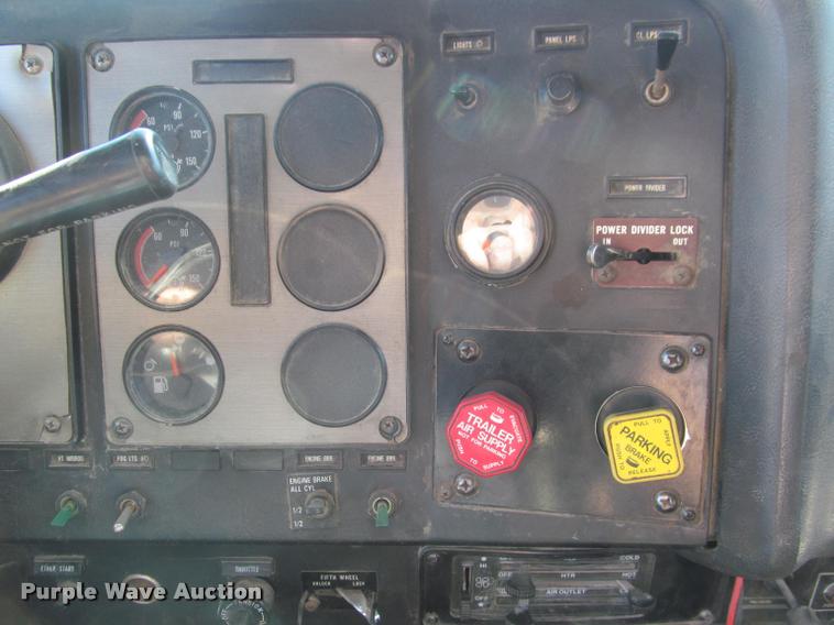 image for item K4995 1991 International 9400 semi truck