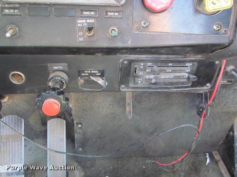 image for item K4995 1991 International 9400 semi truck