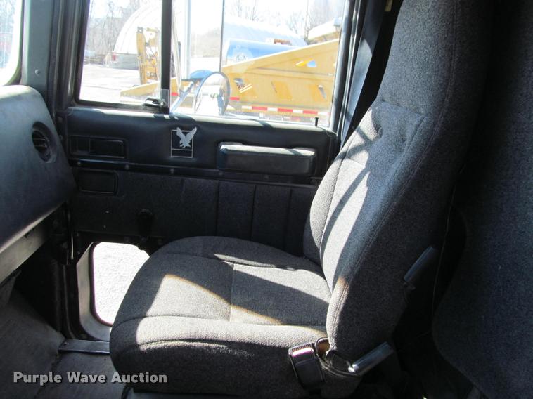 image for item K4995 1991 International 9400 semi truck