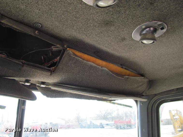 image for item K4995 1991 International 9400 semi truck