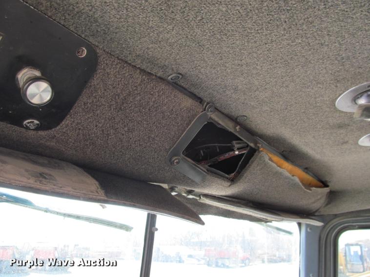 image for item K4995 1991 International 9400 semi truck