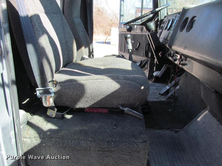 image for item K4995 1991 International 9400 semi truck