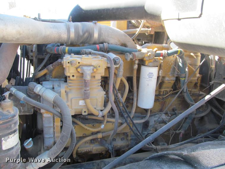 image for item K4995 1991 International 9400 semi truck