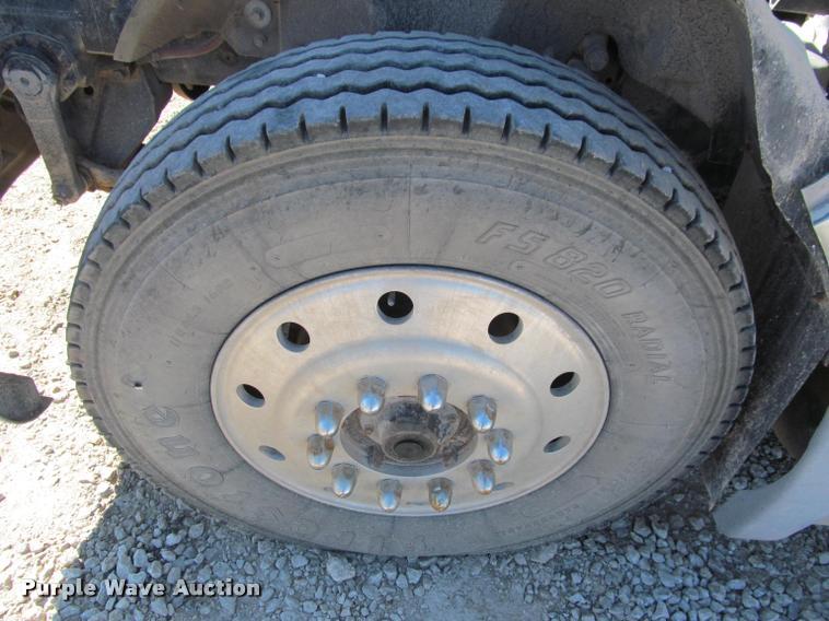 image for item K4995 1991 International 9400 semi truck