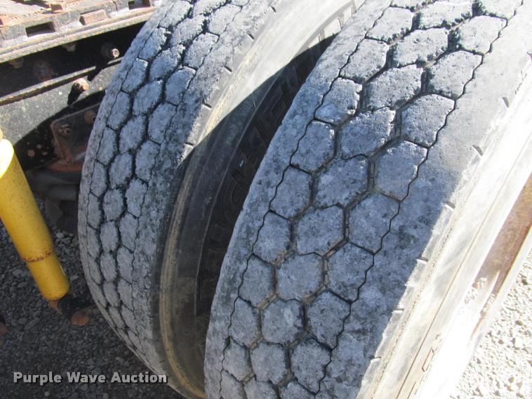 image for item K4995 1991 International 9400 semi truck