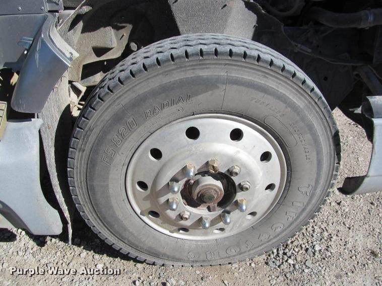 image for item K4995 1991 International 9400 semi truck