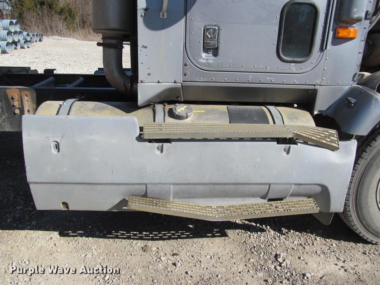 image for item K4995 1991 International 9400 semi truck