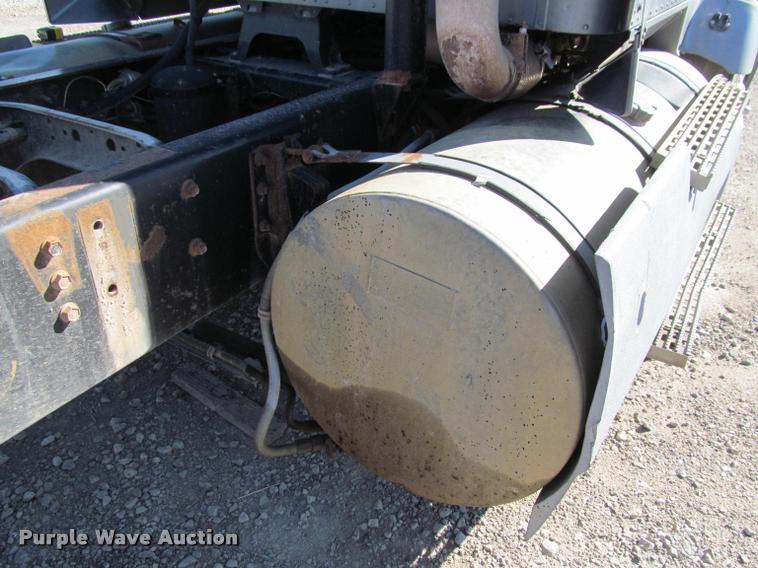 image for item K4995 1991 International 9400 semi truck