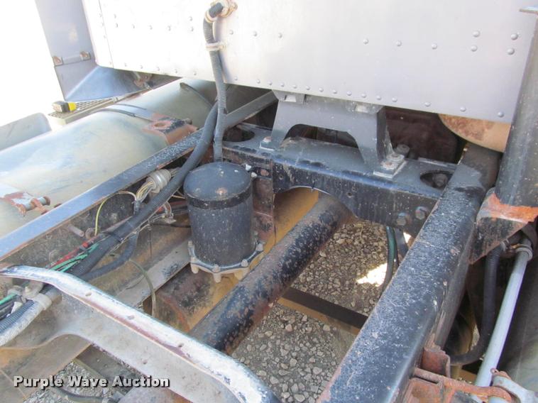 image for item K4995 1991 International 9400 semi truck