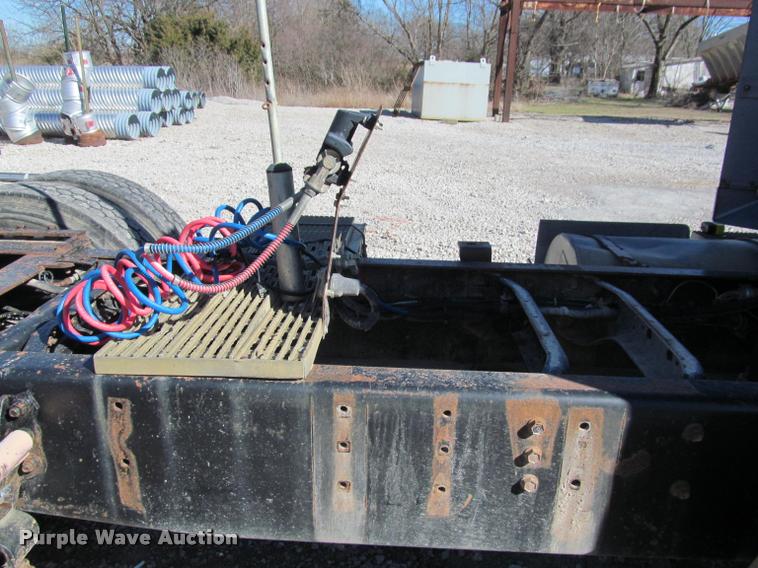 image for item K4995 1991 International 9400 semi truck