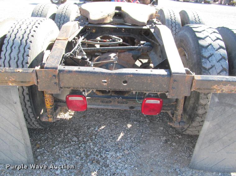 image for item K4995 1991 International 9400 semi truck