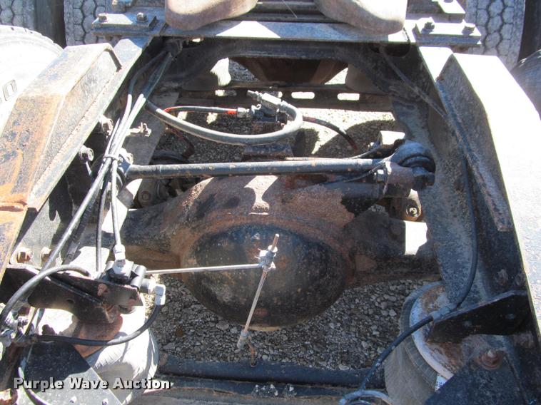 image for item K4995 1991 International 9400 semi truck