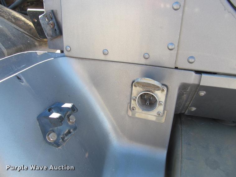 image for item K4995 1991 International 9400 semi truck