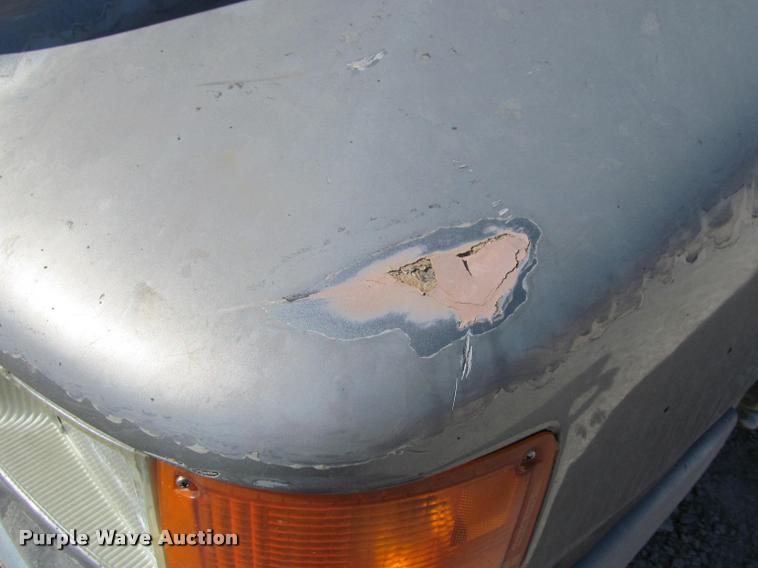 image for item K4995 1991 International 9400 semi truck