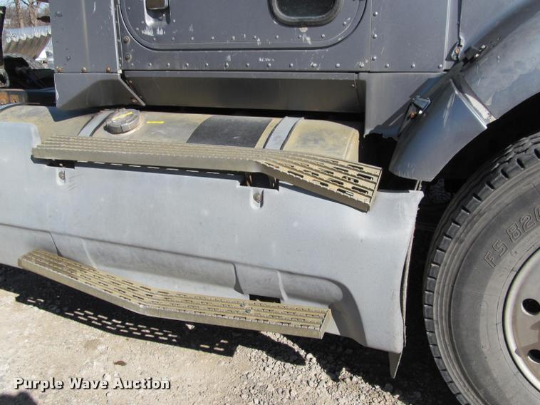 image for item K4995 1991 International 9400 semi truck