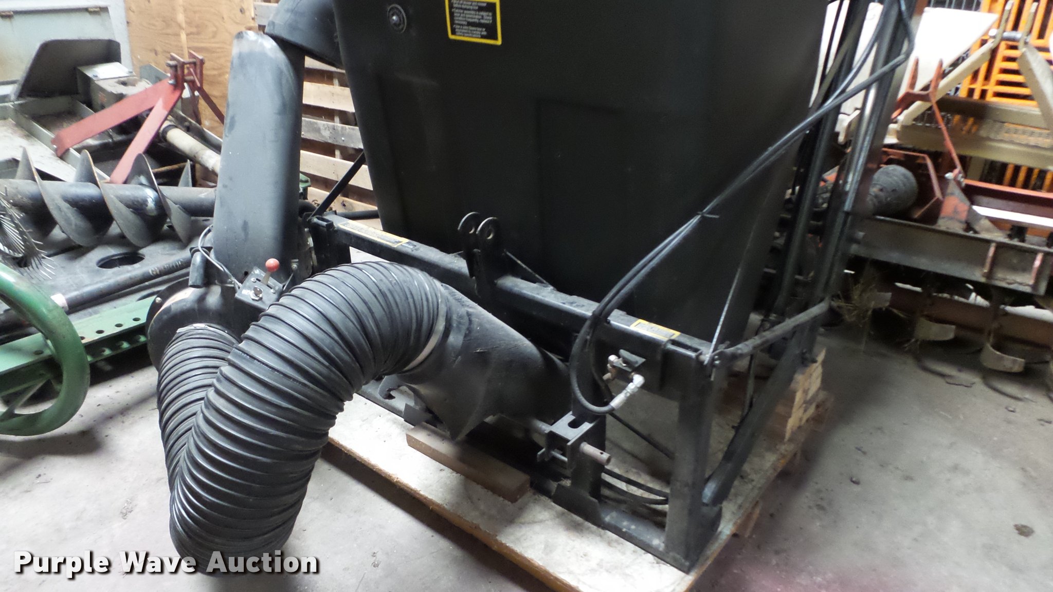 John Deere FA210D hydraulic dump power pac leaf vacuum in Eudora, KS