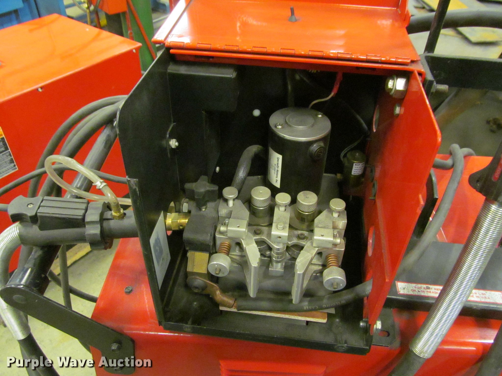 Lincoln Electric welder in Pittsburg, KS | Item DT9687 sold | Purple Wave