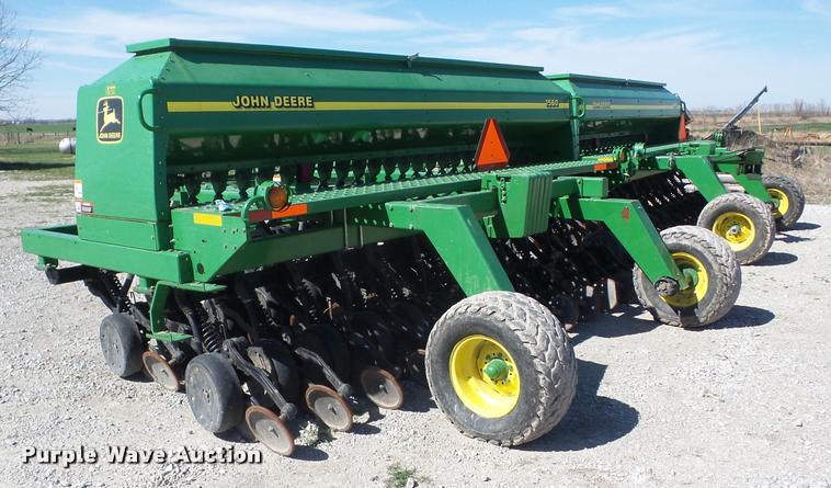 image for item AG9030 John Deere 1560 grain drill