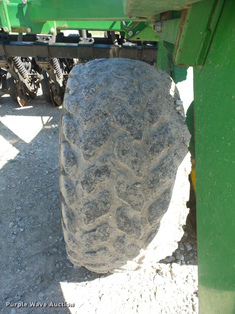 image for item AG9030 John Deere 1560 grain drill