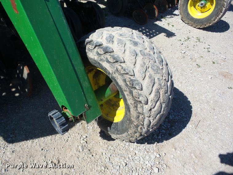 image for item AG9030 John Deere 1560 grain drill