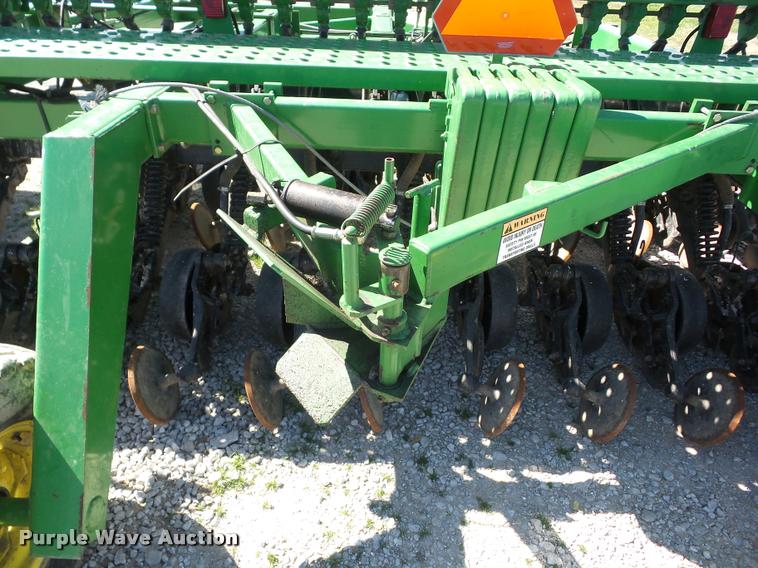 image for item AG9030 John Deere 1560 grain drill