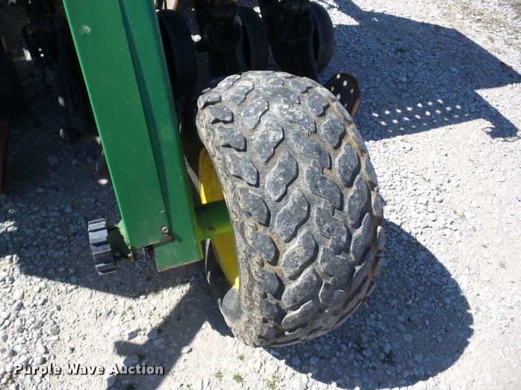 image for item AG9030 John Deere 1560 grain drill