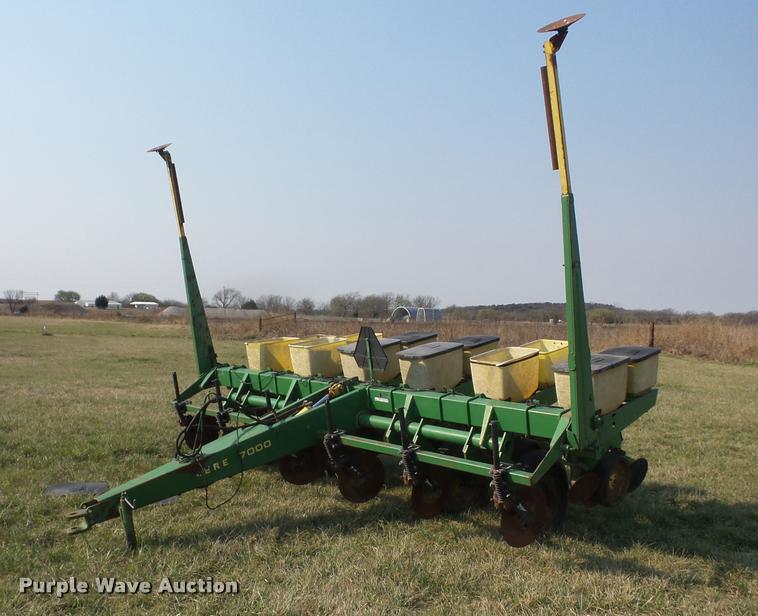 image for item AG9033 John Deere 7000 planter