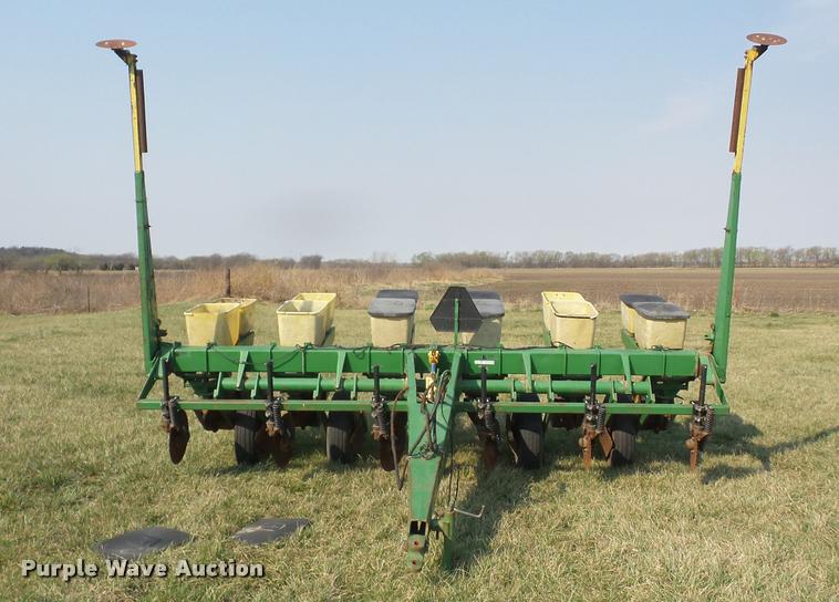 image for item AG9033 John Deere 7000 planter