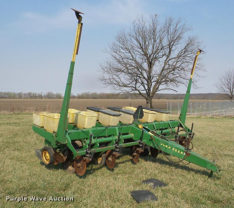 image for item AG9033 John Deere 7000 planter