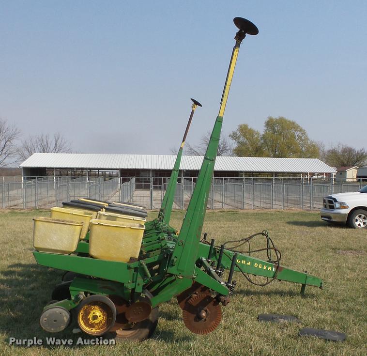 image for item AG9033 John Deere 7000 planter