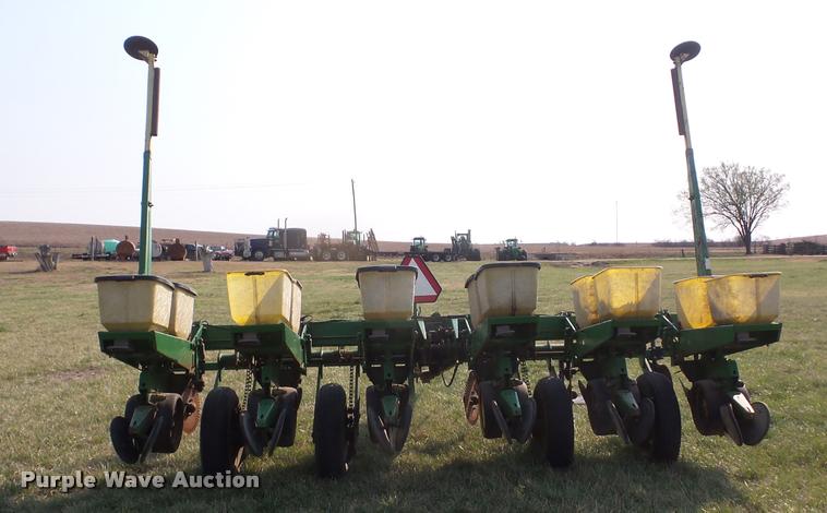 image for item AG9033 John Deere 7000 planter
