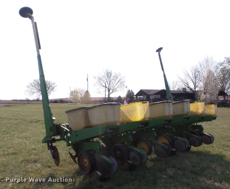 image for item AG9033 John Deere 7000 planter