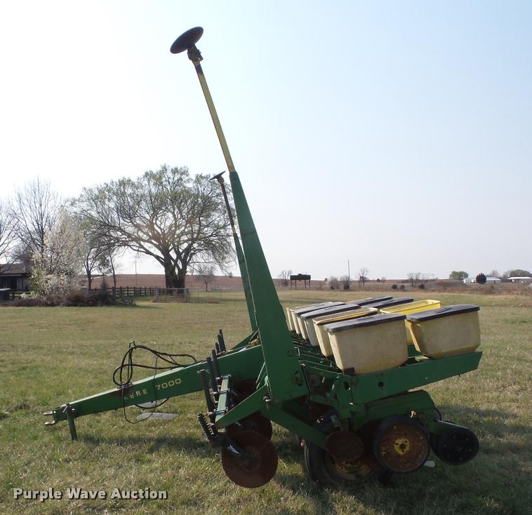 image for item AG9033 John Deere 7000 planter