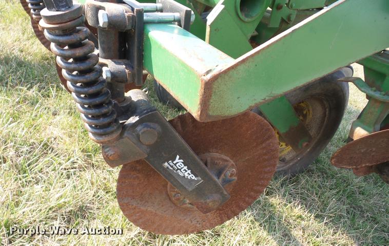 image for item AG9033 John Deere 7000 planter