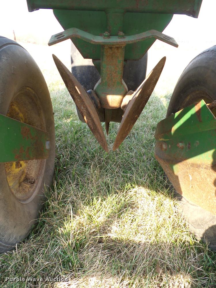 image for item AG9033 John Deere 7000 planter